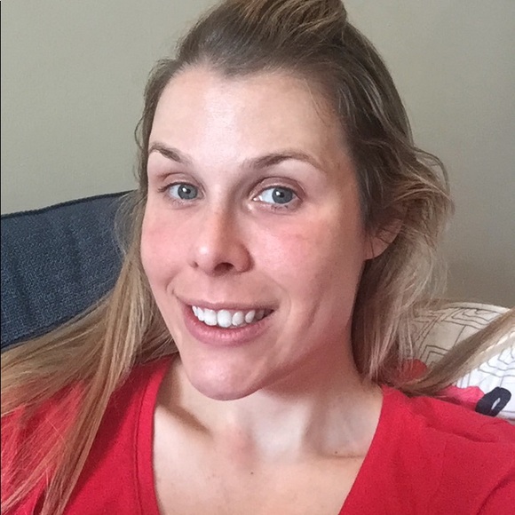 Meet your Posher, Jennifer - Picture 1 of 1